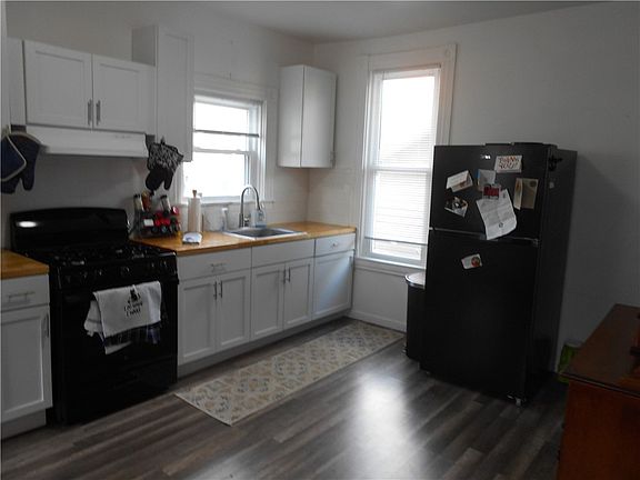 3rd image of 206 Depot St