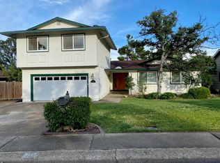 4055 Meander Dr, Redding, CA 96001