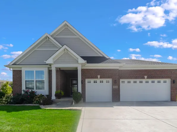 9295 Chestnut Cv, Saint John, IN 46373