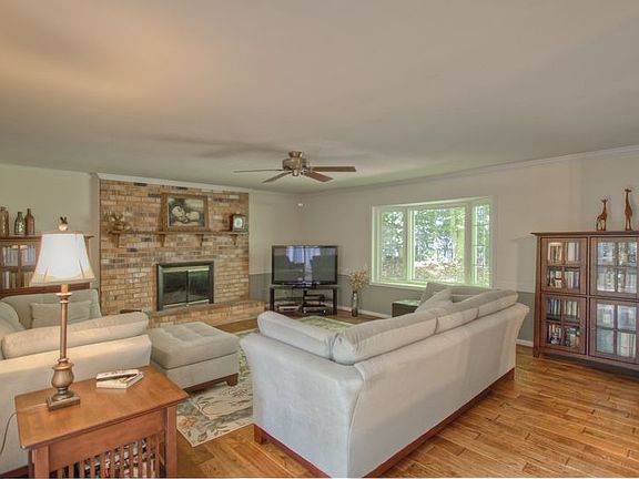 3rd image of 92 Enfield Dr