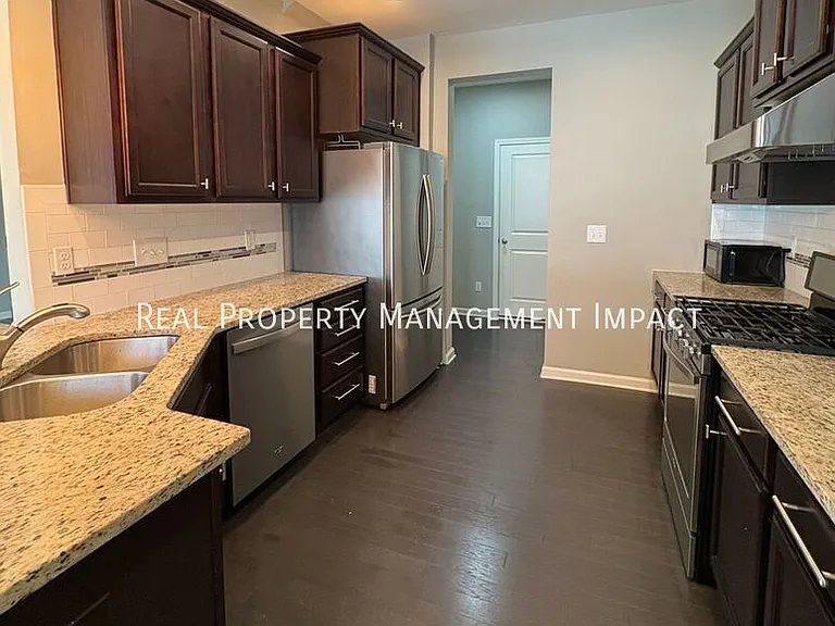 214 Churment Ct — Photo 16