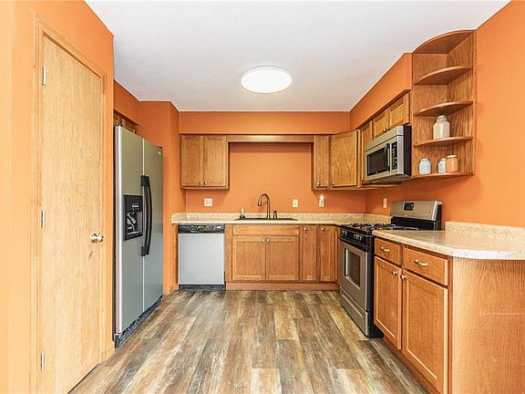 5th image of 501 10th Ct SE