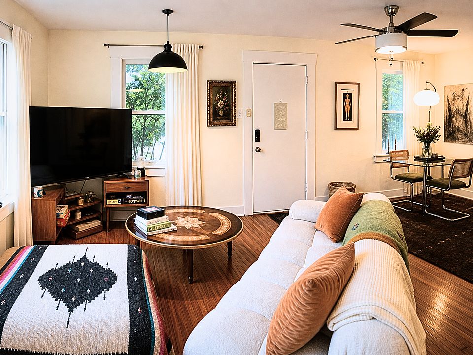 Livingroom - Main Home