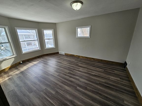 4th image of 3242 W 92nd St #Downstairs
