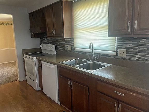 5th image of 1803 Carlyle Dr