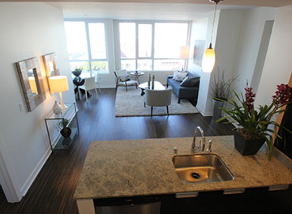 4th image of 300 Berry St Unit 1011
