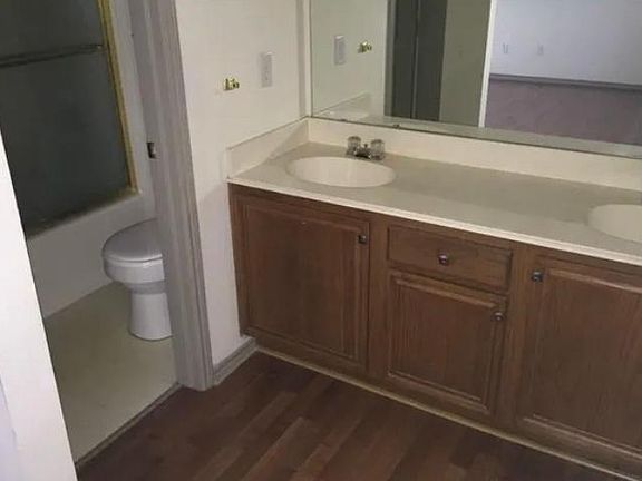 4th image of 231 Woodhill St