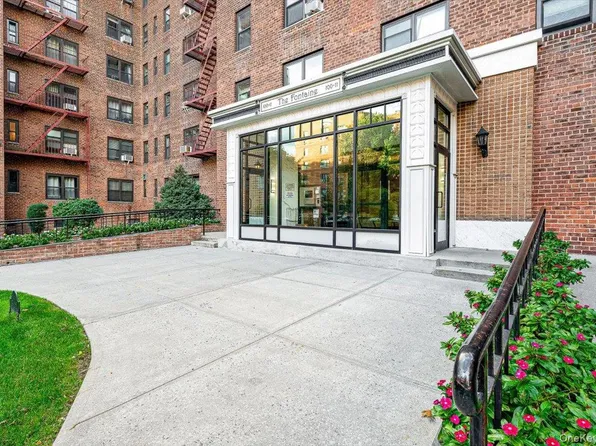 100-100 W 11th Rd #67-421, Forest Hills, NY 11375