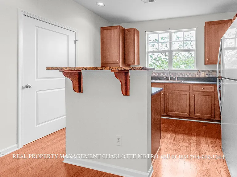 1630 Walnut View Dr — Photo 5