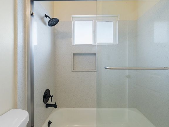 4th image of 16526 Los Banos St #16526