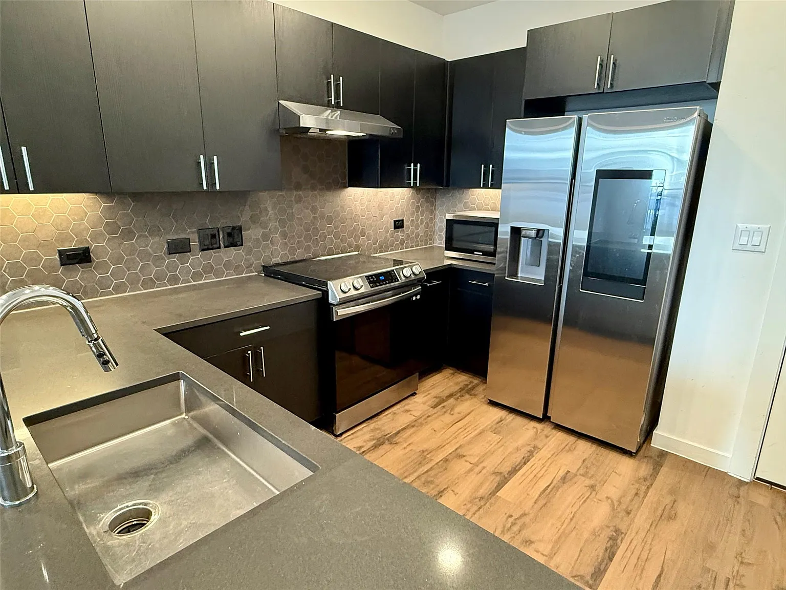1 bed, 1.0 bath, 701 sqft, $1,750 — Photo 4
