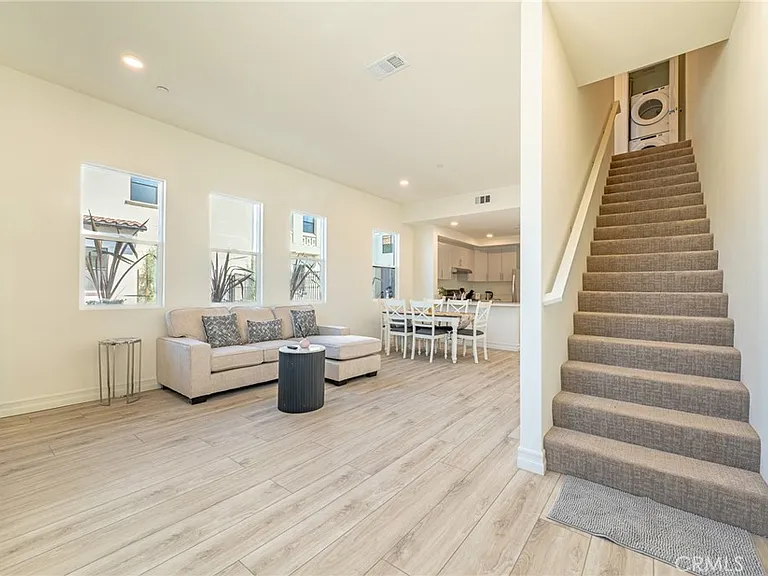 160 N New Ave #8 — Photo 6