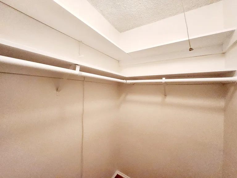425 N Hobart Blvd — Photo 42