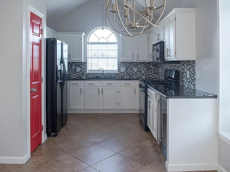 1705 Vista Verde Cir — Photo 2