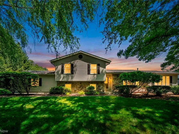 1070 Congress Lake Rd, Mogadore, OH 44260