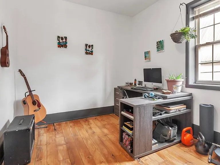 307 E Purl St #B — Photo 4