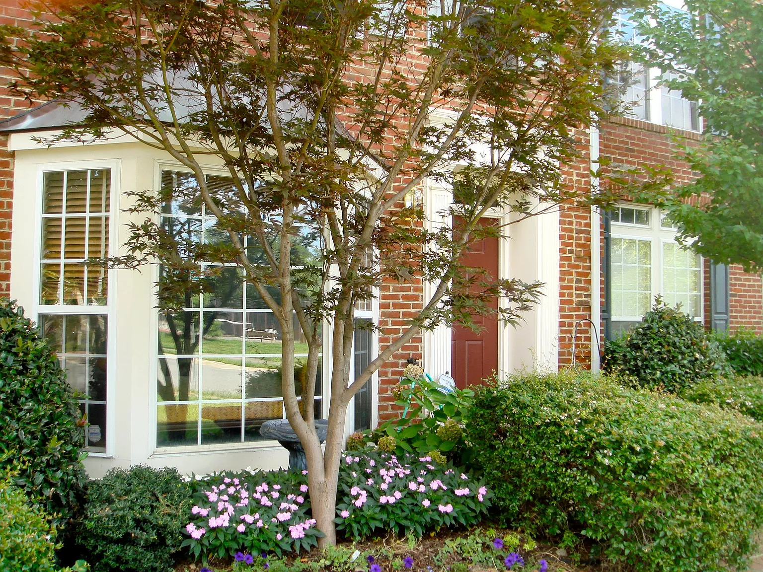 3 bed, 2.5 bath, 2600 sqft, $5,000 — Photo 1