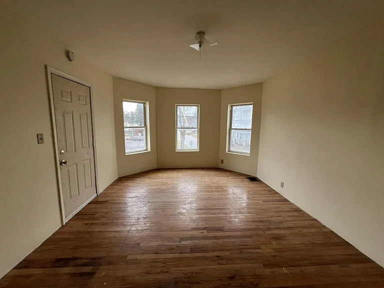 401 Nichols St #403-3 — Photo 5