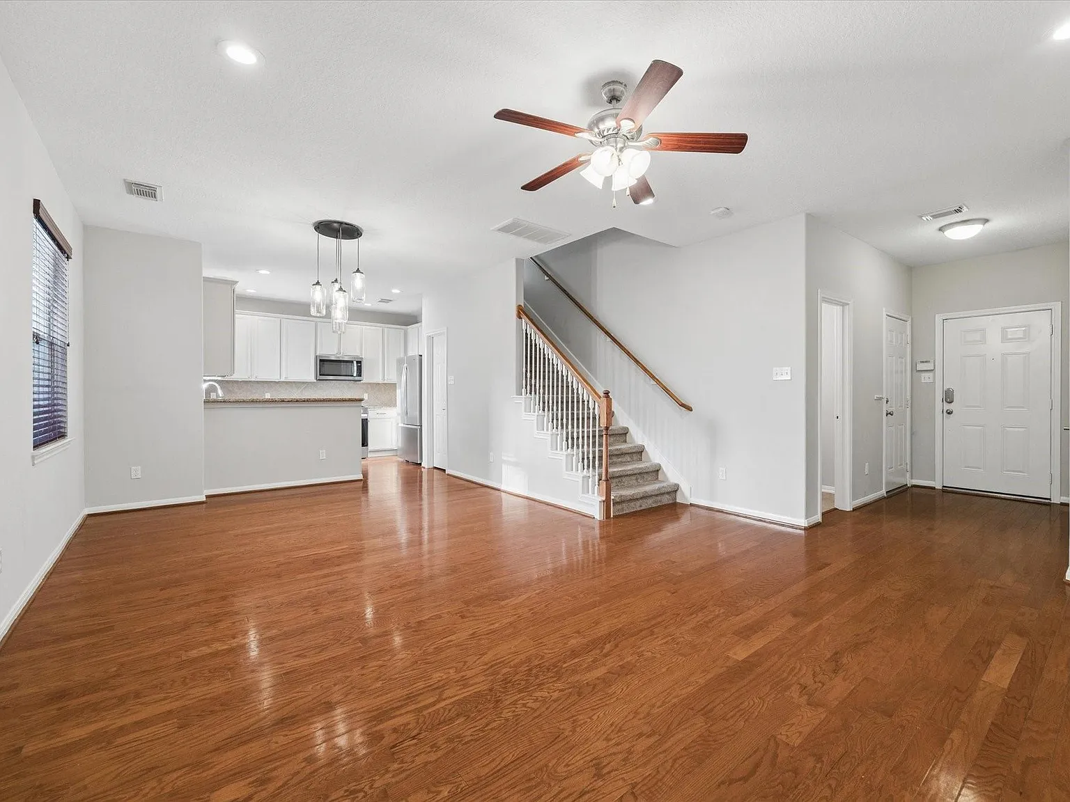 3 bed, 2.5 bath, 2031 sqft, $2,750 — Photo 3