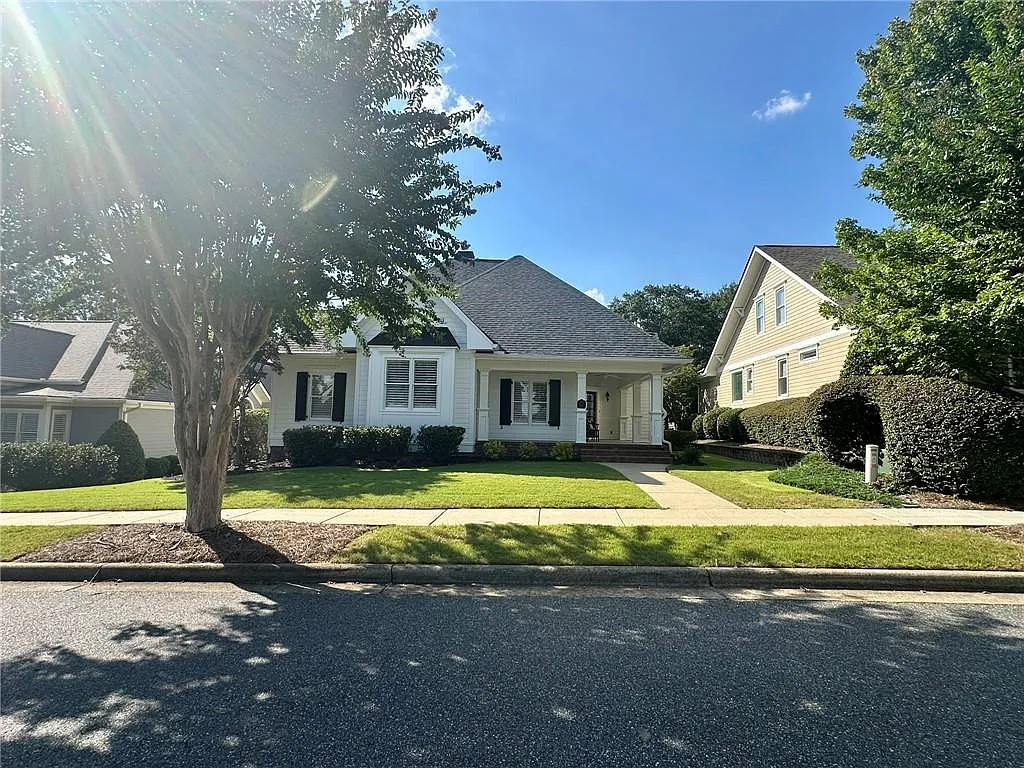 3 bed, 2.0 bath, 2053 sqft, $3,600 — Photo 2