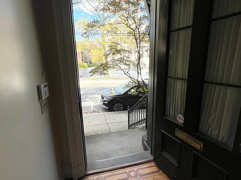409 Temple St — Photo 10