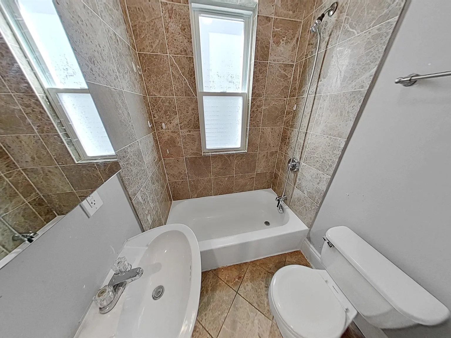 5 bed, $5,295 — Photo 4