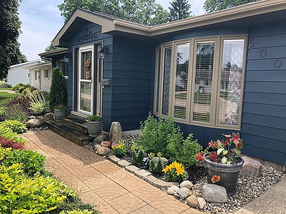 2nd image of 5004 Bloomfield Pl