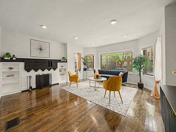 3rd image of 7641 S Phillips Ave