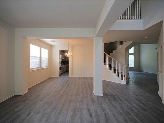 4th image of 15843 Garrison Cir