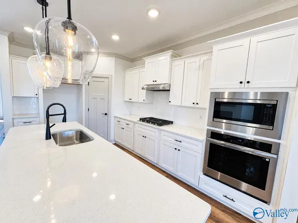 1115 Maplehurst St, Decatur, AL 35603