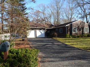 1 Wampum Trl, Ridge, NY 11961