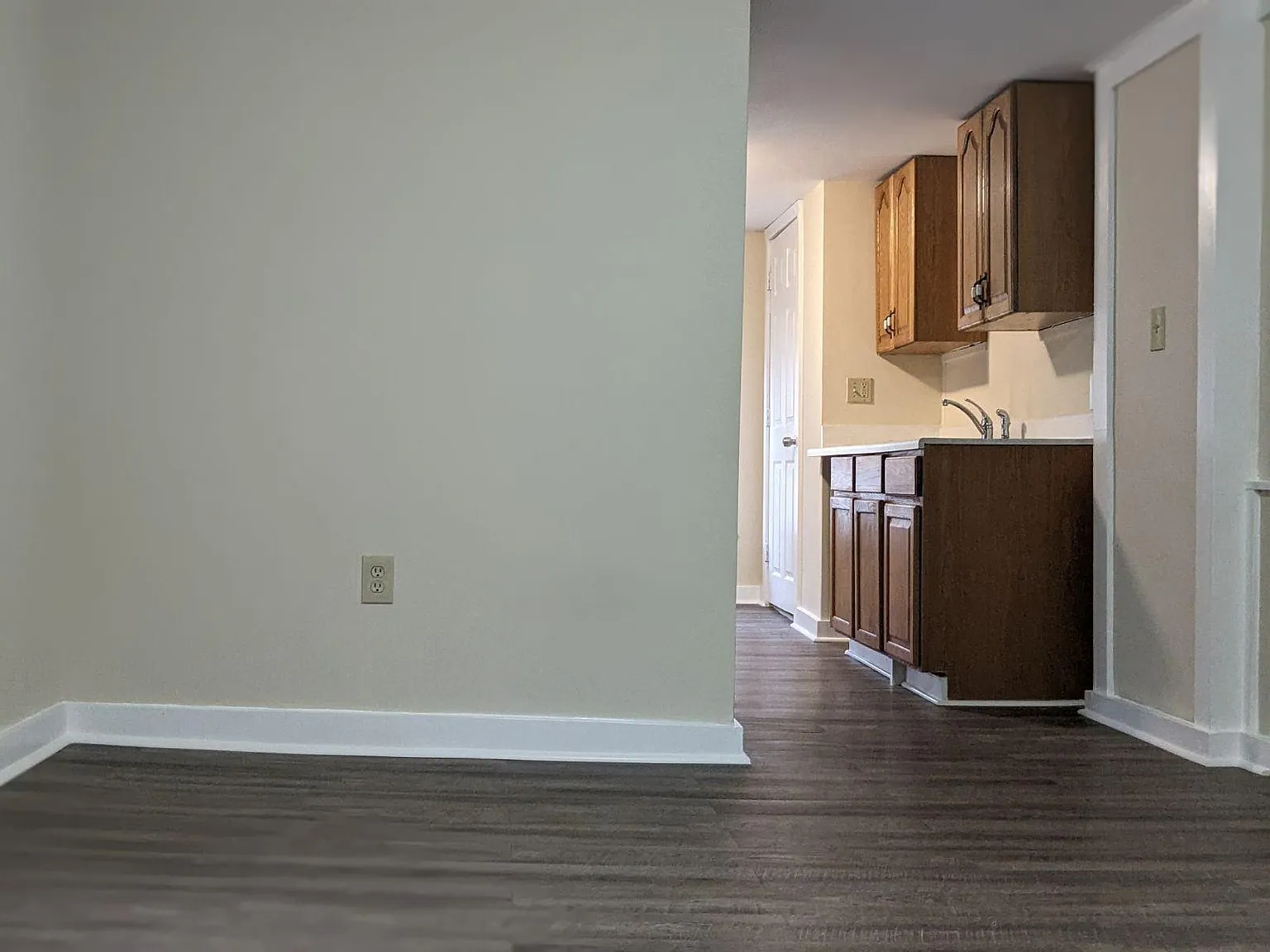 Studio, 400 sqft, $975 — Photo 2