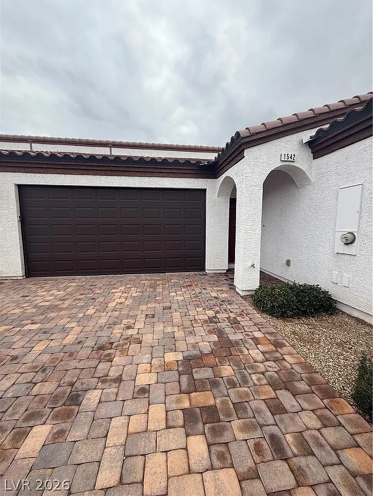 3 bed, 2.0 bath, 1326 sqft, $2,250 — Photo 1