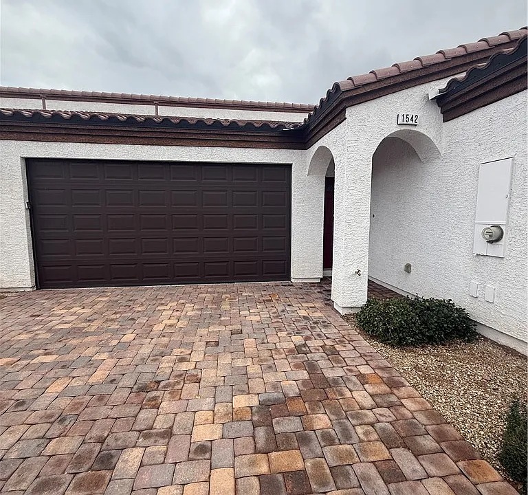 1542 Tilman Ln