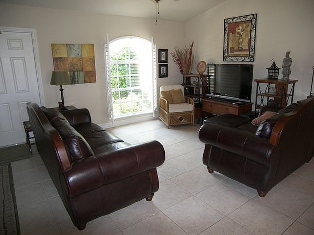 2nd image of 2801 NE 5th Ave