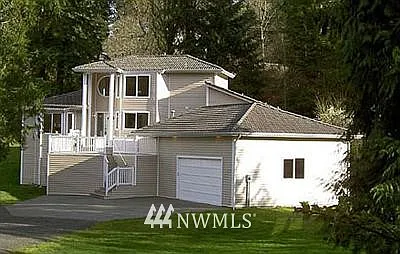 355 Fox Island Boulevard photo 1