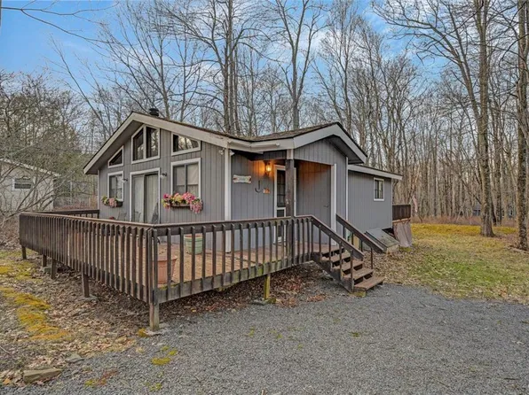 1513 Lake Ln, Pocono Lake, PA 18347