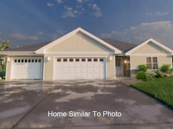 1933 Huffcutt Ln, Waupaca, WI 54981