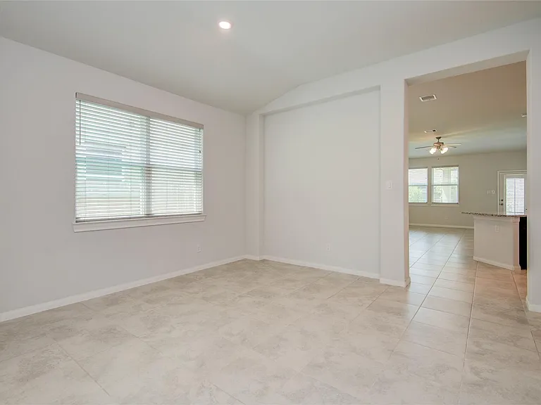 2425 Temple Crag Dr — Photo 6