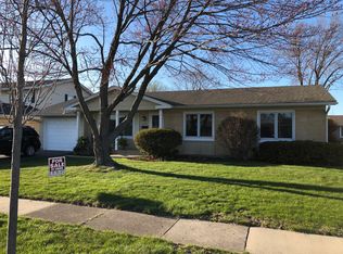 272 Kingsbridge Rd, Elk Grove Village, IL 60007