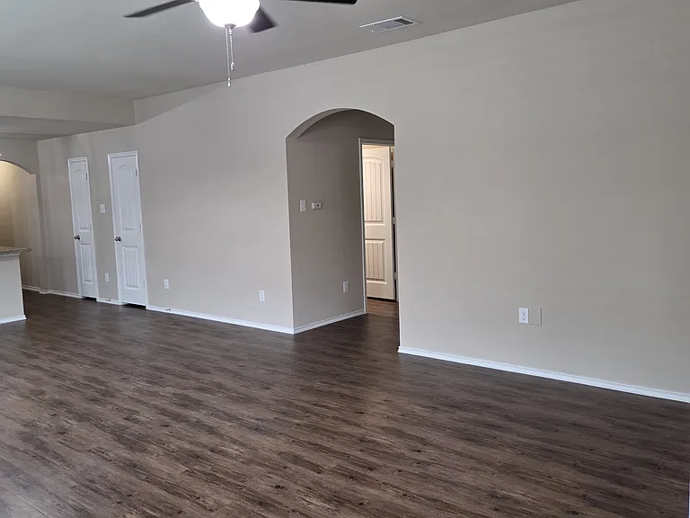2118 Meadow Park Dr — Photo 9