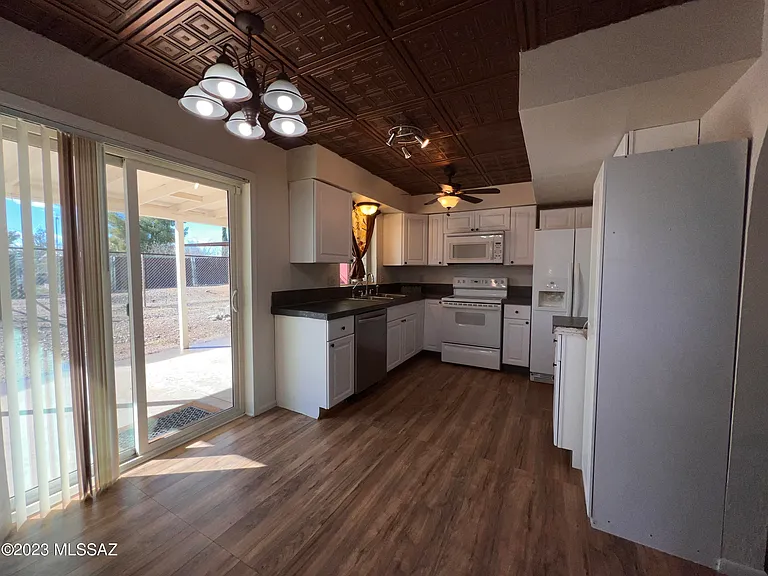 15925 N Capstan Ave — Photo 9