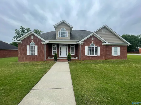 1016 Clint Dr SE, Hartselle, AL 35640