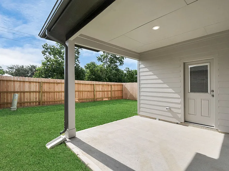 21047 Bay Village Dr #B — Photo 6