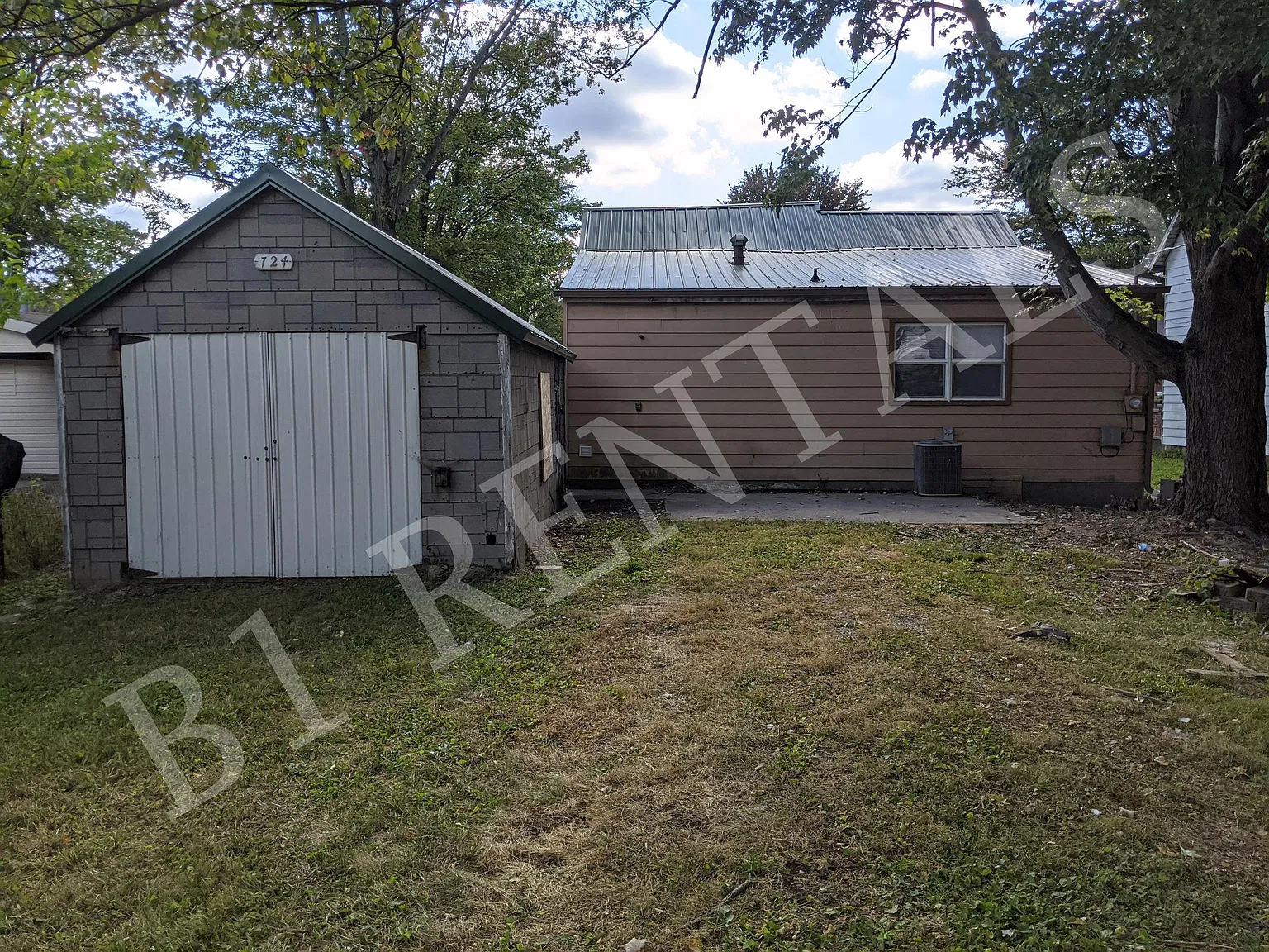 724 N Elm St - 1 — Photo 2