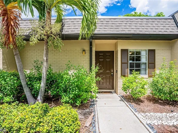 6300 S Pointe Blvd APT 327, Fort Myers, FL 33919