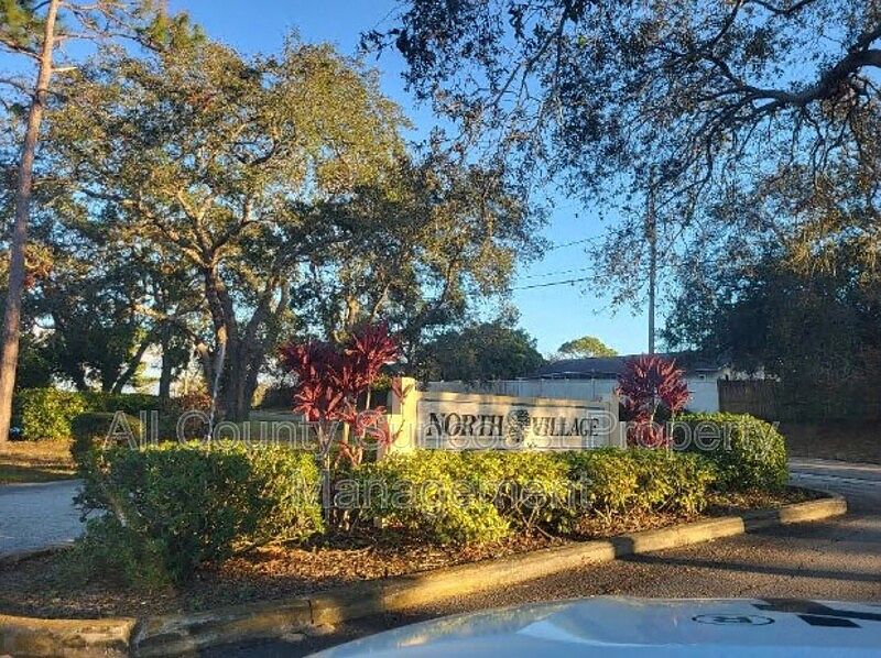 1st image of 516 Curlew Pl E