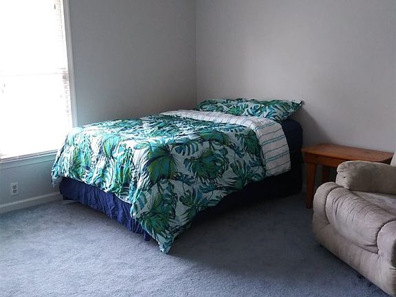 3rd image of 15 Somersett Dr
