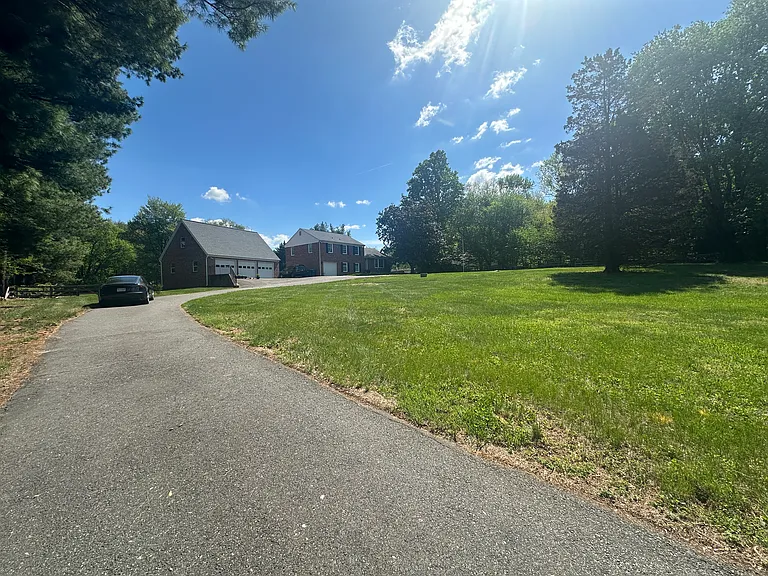 703 Kentland Dr — Photo 41