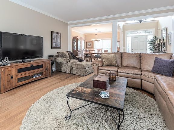 3rd image of 8889 River Pine Dr